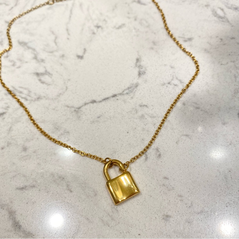Lock layer Necklace | Gold Plated Stainless Steel - Picture 2 of 2